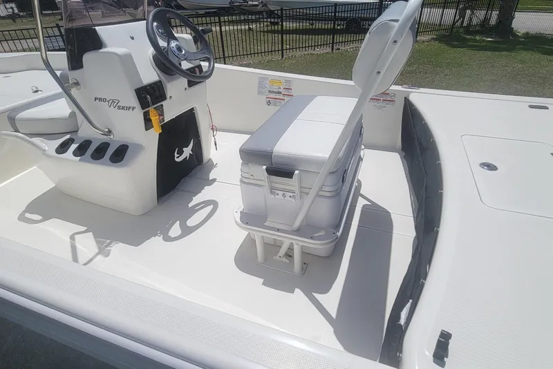 Slide: The Image of 2024 Mako Pro Skiff 17 CC boat interior with steering console and seating. - 7
