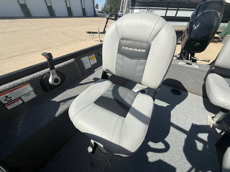 Slide: The Image of 2017 Tracker Pro Guide V-16 WT boat seat and controls. - 14