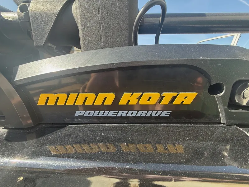 Slide: The Image of Minn Kota PowerDrive on Tracker Pro Guide V-16 WT 2017. - 4