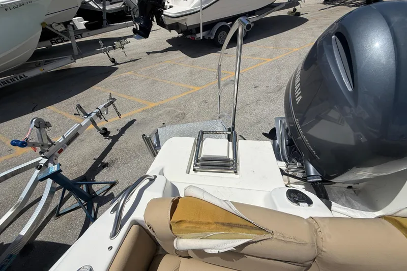 Slide: The Image of 2019 NauticStar 2102 Legacy boat with livewell and Yamaha outboard engine. - 6