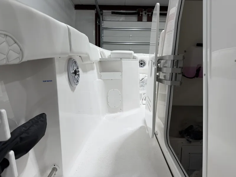 Slide: The Image of Tidewater 282 CC Adventure 2026 - 30