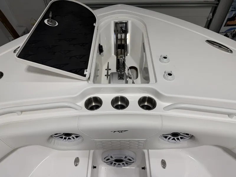 Slide: The Image of Tidewater 282 CC Adventure 2026 - 8