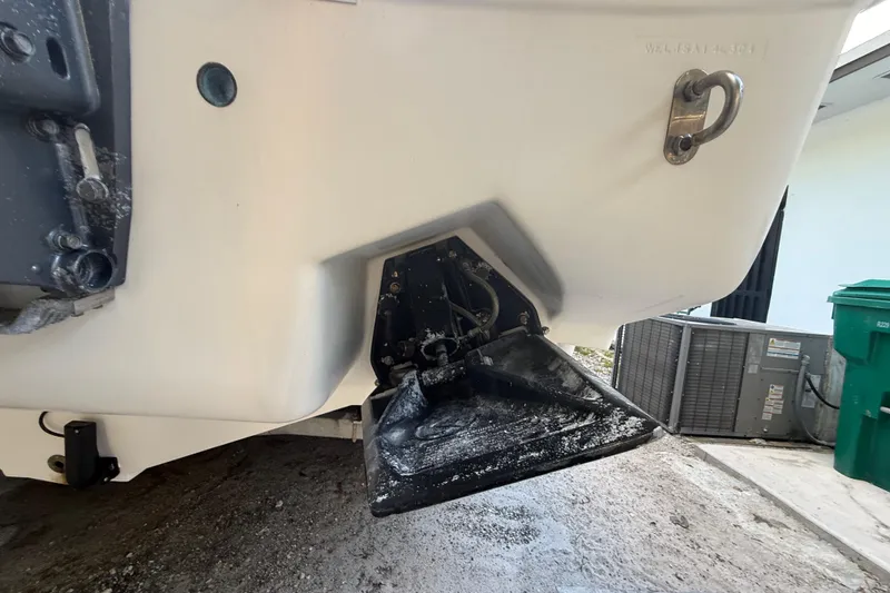 Slide: The Image of 2004 Wellcraft 32 CCF boat stern with trim tab and hardware details. - 22