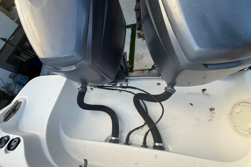 Slide: The Image of 2004 Wellcraft 32 CCF boat engines and deck view. - 35