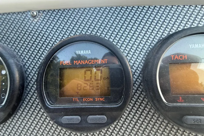 Slide: The Image of Yamaha fuel management display on 2004 Wellcraft 32 CCF boat dashboard. - 77