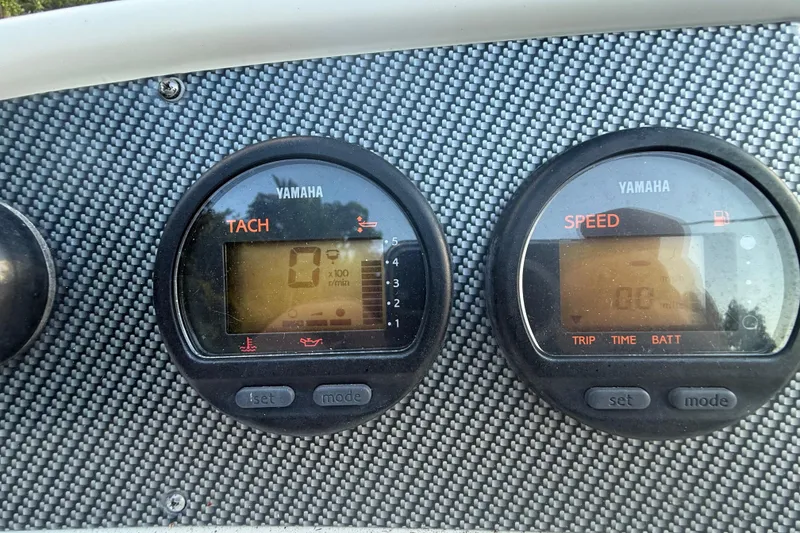 Slide: The Image of Yamaha tachometer and speedometer on 2004 Wellcraft 32 CCF boat dashboard. - 78