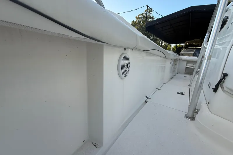 Slide: The Image of 2004 Wellcraft 32 CCF boat interior, featuring white deck and side panel speaker. - 85
