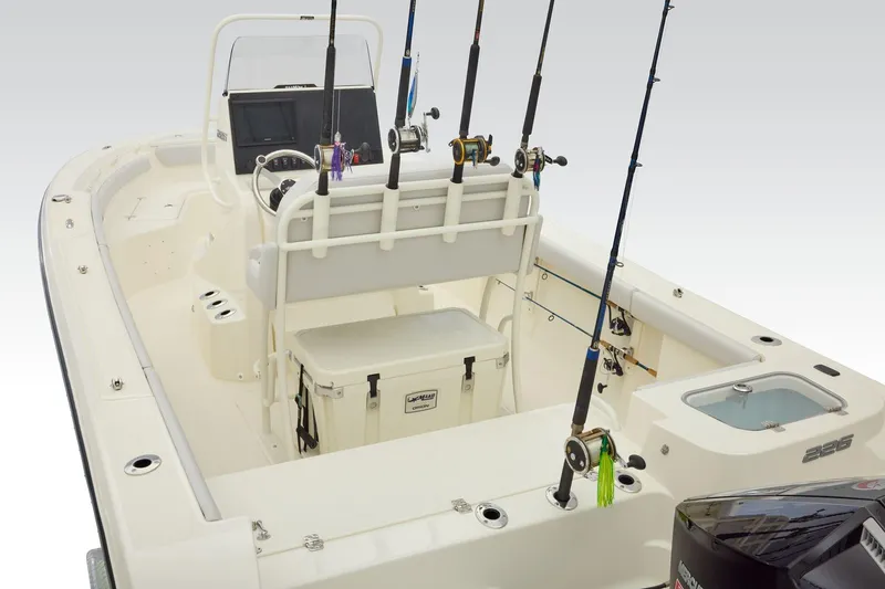 Slide: The Image of Mako 226 Center Console 2026 - 32