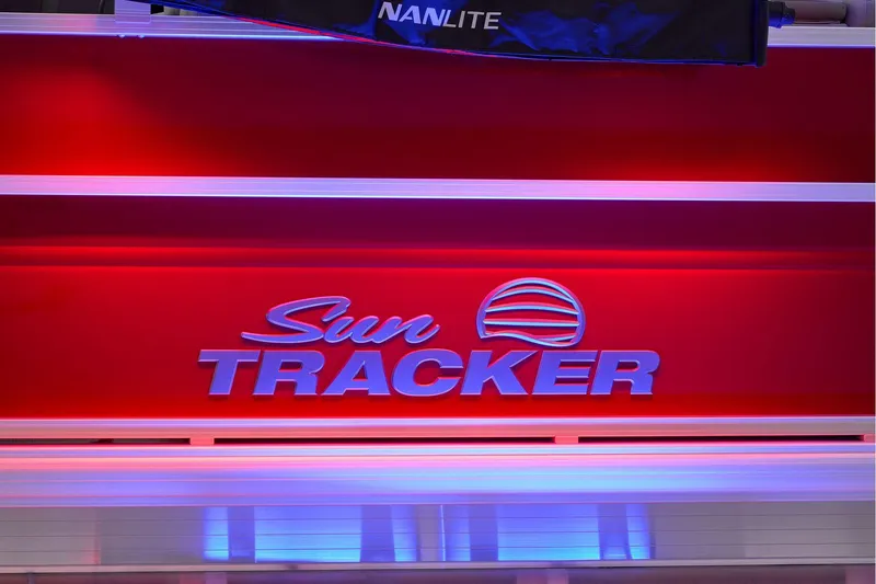 Slide: The Image of Sun Tracker Party Barge 22 DLX 2026 - 76