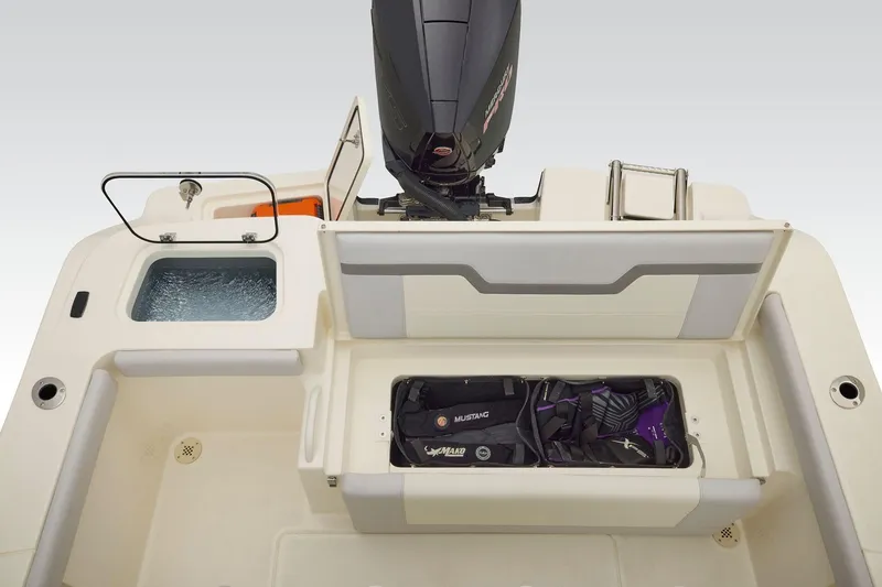 Slide: The Image of Mako 226 Center Console 2026 - 24