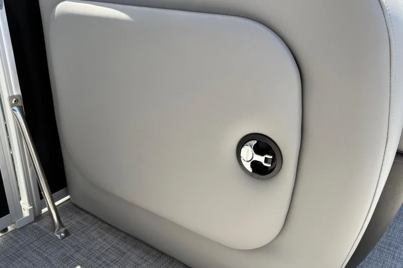 Slide: The Image of 2026 Sun Tracker SportFish 22 DLX boat seat with latch detail. - 27