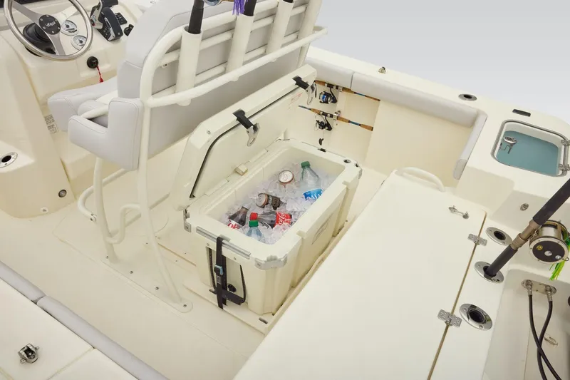 Slide: The Image of Mako 226 Center Console 2026 - 20