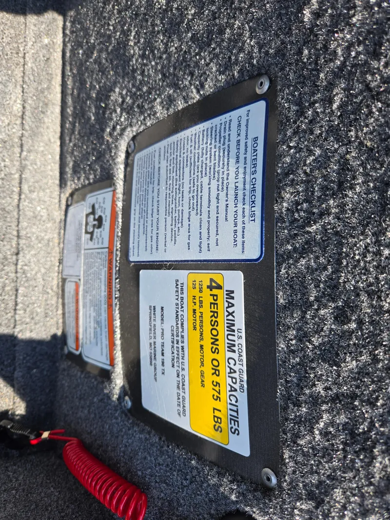 Slide: The Image of Tracker Pro Team 190 boat label, maximum capacity 4 persons or 575 lbs. - 8