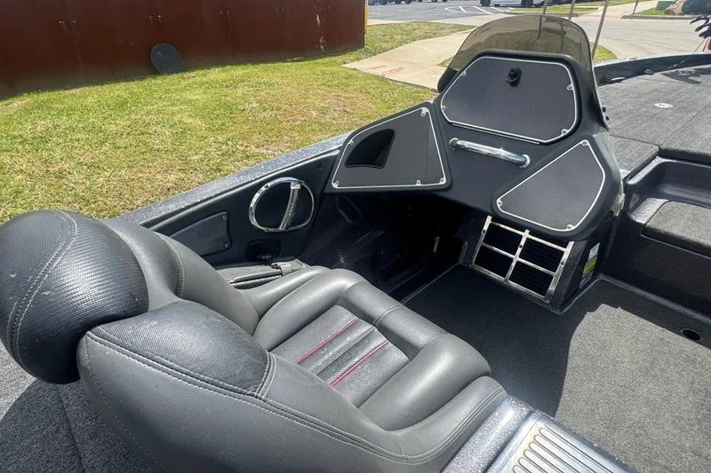 Slide: The Image of 2010 Ranger Z521 Comanche boat interior with black leather seat and dashboard. - 13