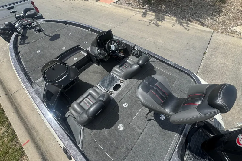 Slide: The Image of 2010 Ranger Z521 Comanche boat interior with black seats and steering console. - 5