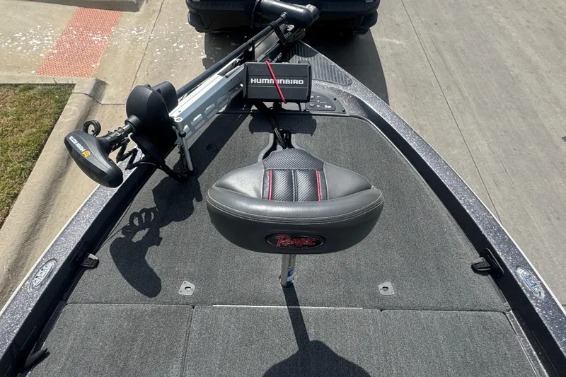 Slide: The Image of 2010 Ranger Z521 Comanche boat deck with Humminbird electronics and seat. - 7