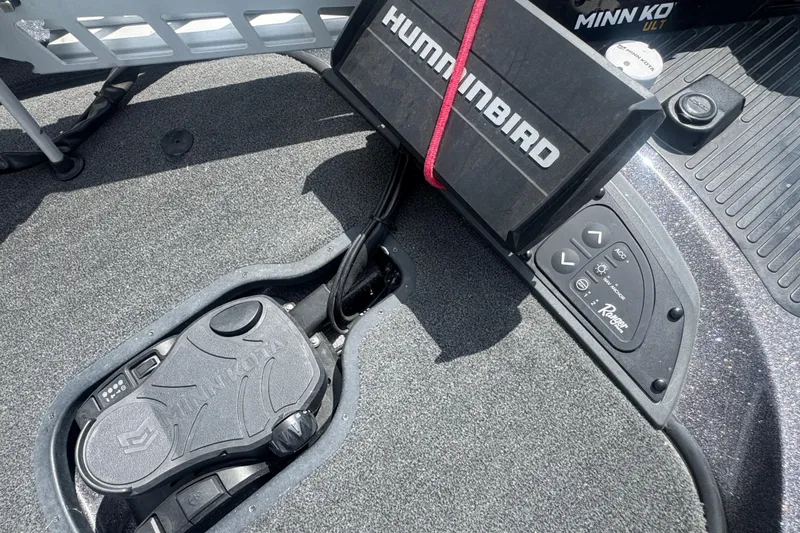 Slide: The Image of 2010 Ranger Z521 Comanche boat deck with Minn Kota pedal and Humminbird device. - 8