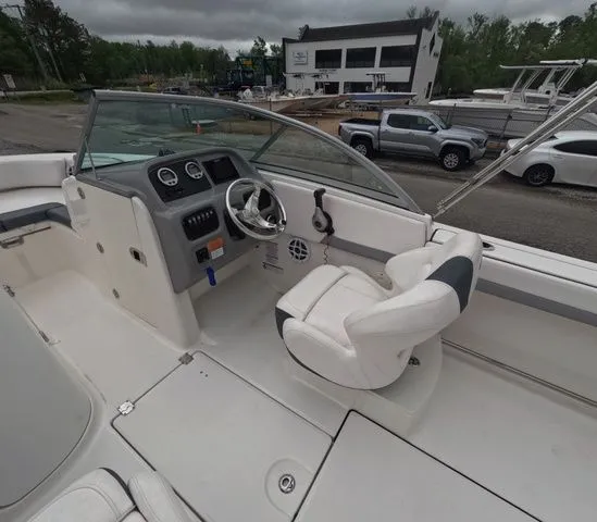 Slide: The Image of Robalo R207 Dual Console 2021 - 12