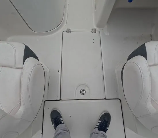 Slide: The Image of Robalo R207 Dual Console 2021 - 16