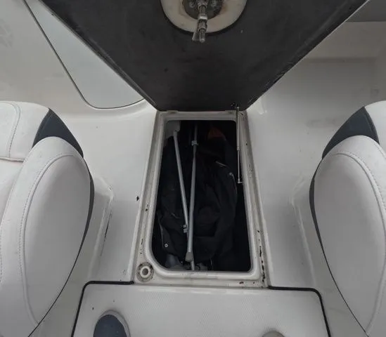 Slide: The Image of Robalo R207 Dual Console 2021 - 17
