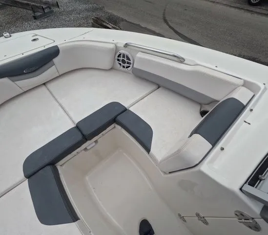 Slide: The Image of Robalo R207 Dual Console 2021 - 20