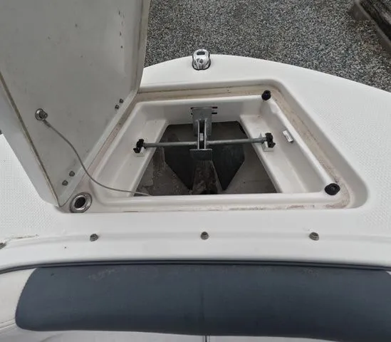 Slide: The Image of Robalo R207 Dual Console 2021 - 23
