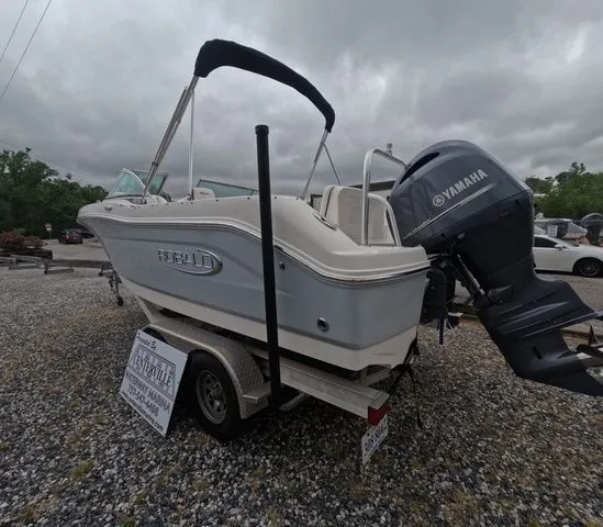 Slide: The Image of Robalo R207 Dual Console 2021 - 6