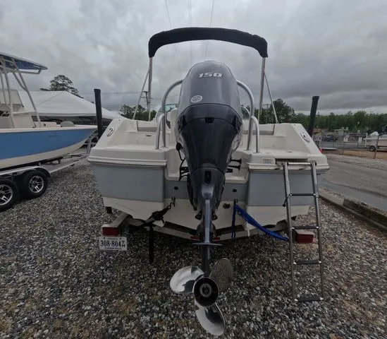 Slide: The Image of Robalo R207 Dual Console 2021 - 7