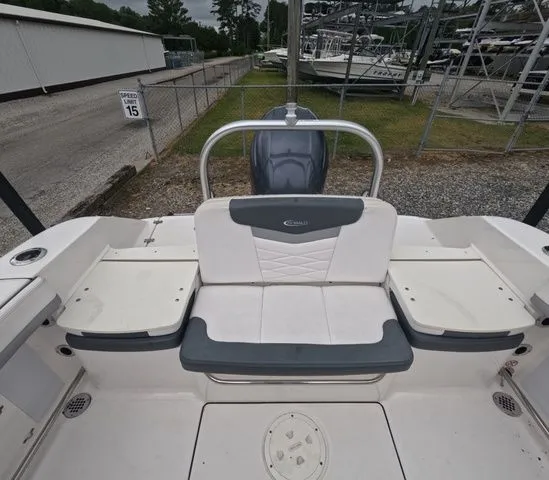 Slide: The Image of Robalo R207 Dual Console 2021 - 8