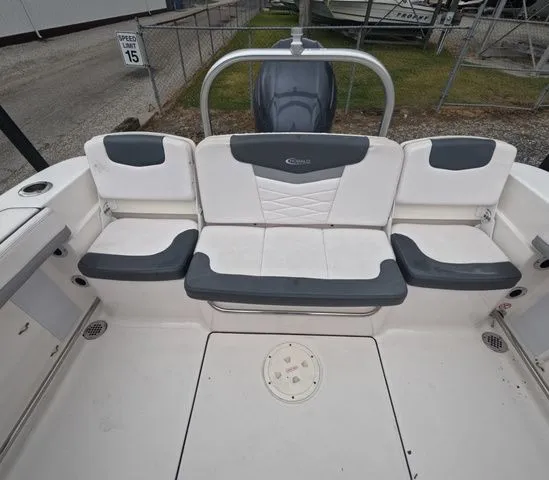 Slide: The Image of Robalo R207 Dual Console 2021 - 9