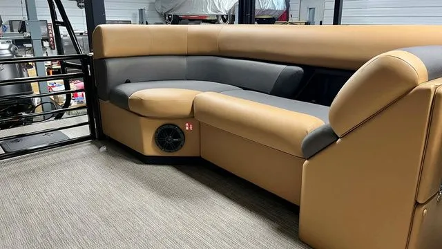 Slide: The Image of Landau Island Breeze 25C Sport Rear Lounge - ORDER NOW 2026 - 7