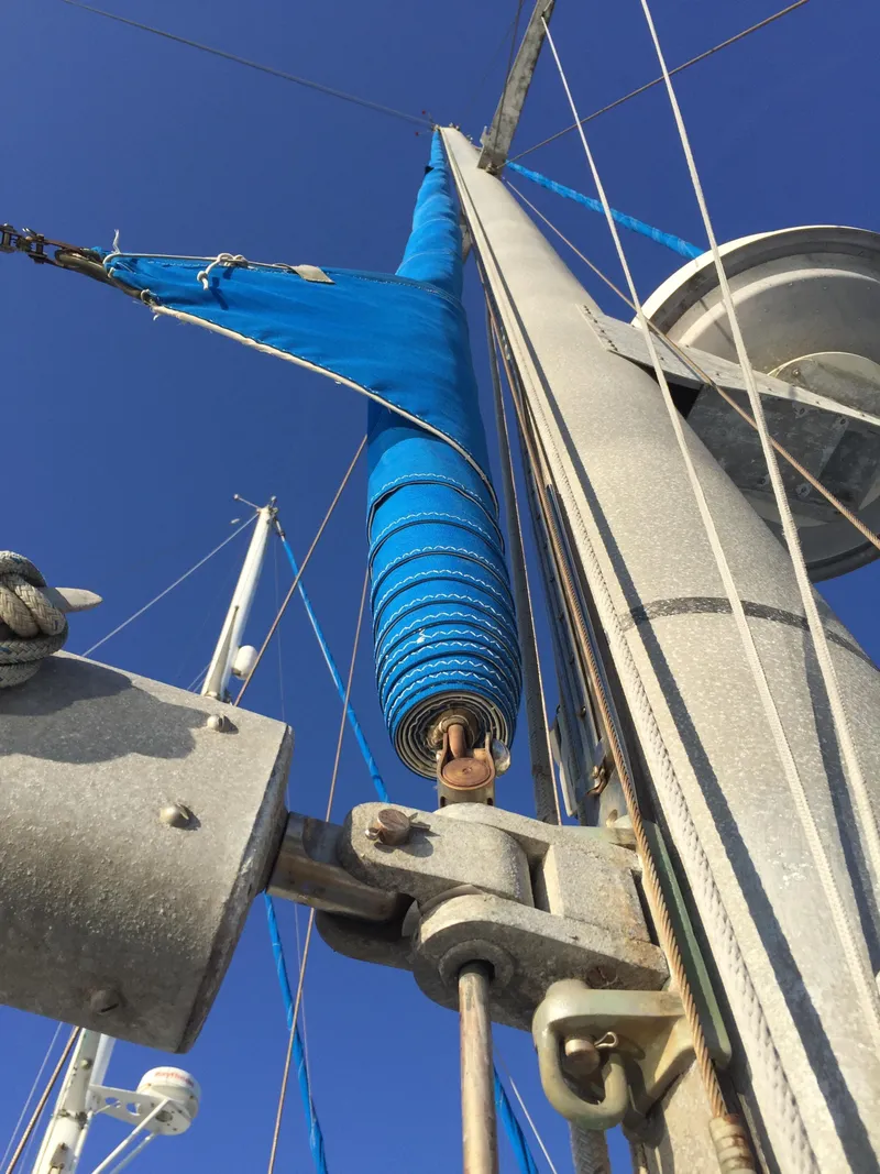 Slide: The Image of Furling Main Sail - 22