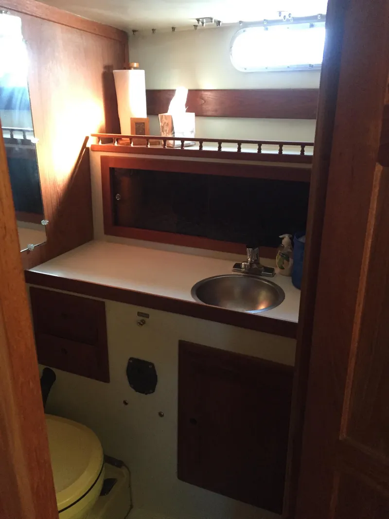 Slide: The Image of Large Vanity & Storage - 81