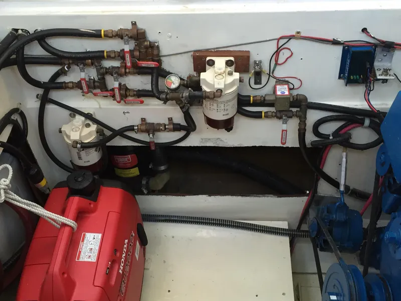 Slide: The Image of Fuel Tank Selector Valves & Pump - 91