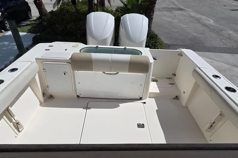 Slide: The Image of 2010 Pursuit S 280 Sport boat deck with dual engines and seating area. - 15