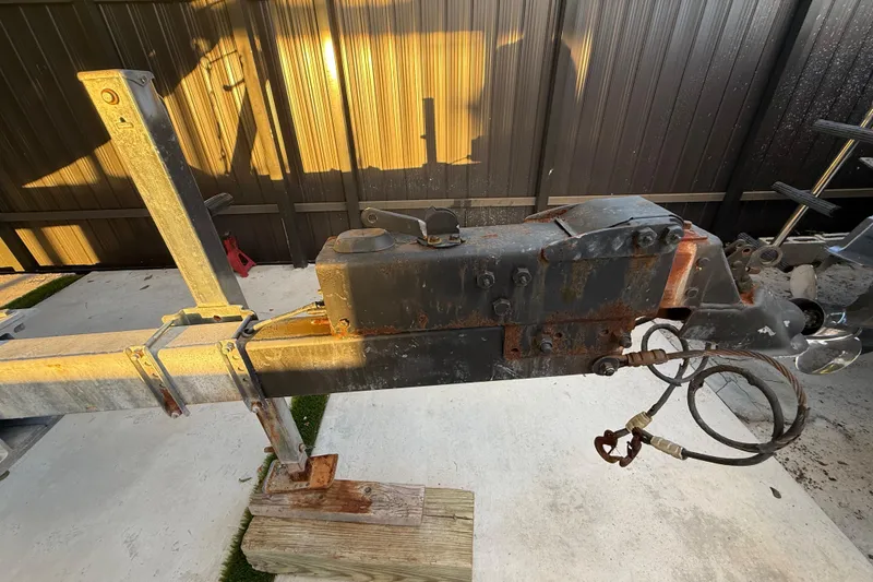 Slide: The Image of Rusty trailer hitch for 2005 Formula 330 Sun Sport boat, parked on concrete. - 17