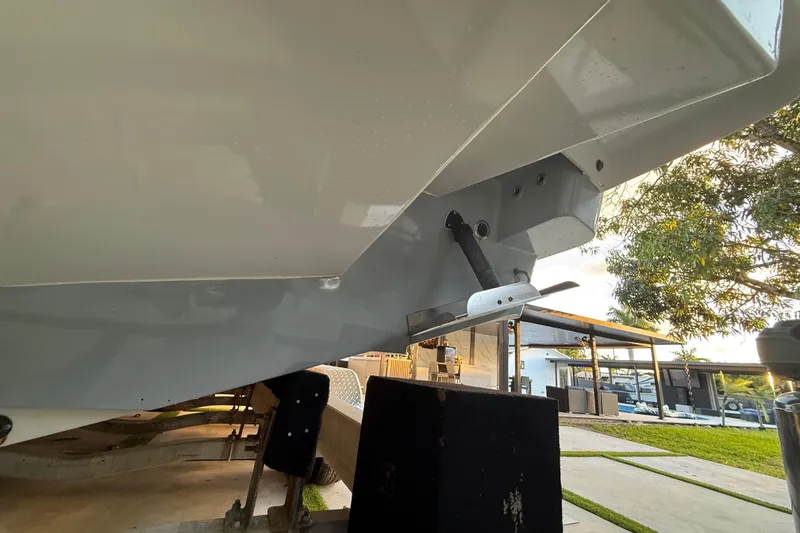 Slide: The Image of 2005 Formula 330 Sun Sport boat hull and trim tab detail. - 26