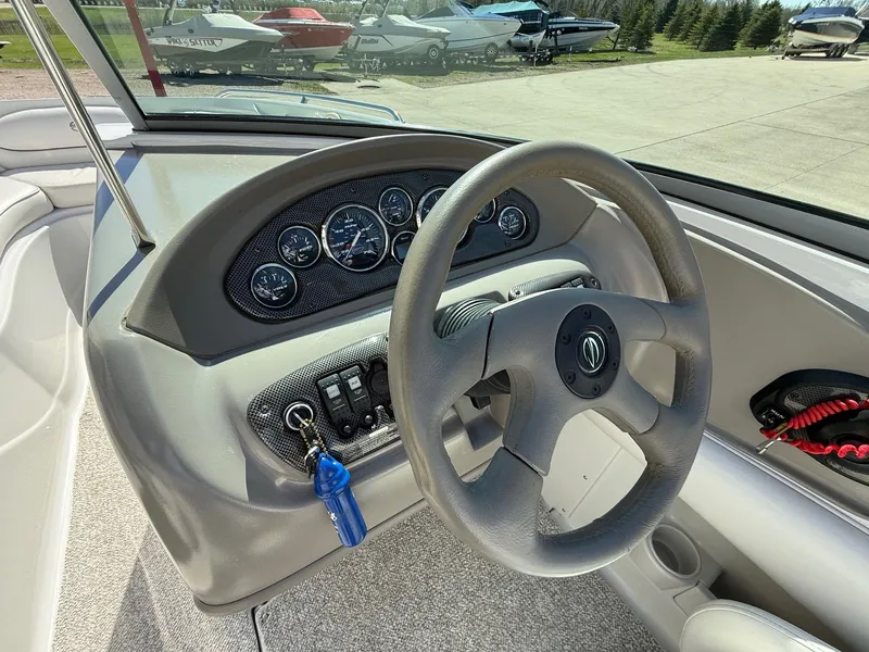 Slide: The Image of Crownline Boats 216 LS 2005 - 15