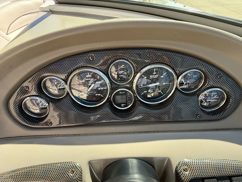Slide: The Image of Crownline Boats 216 LS 2005 - 17