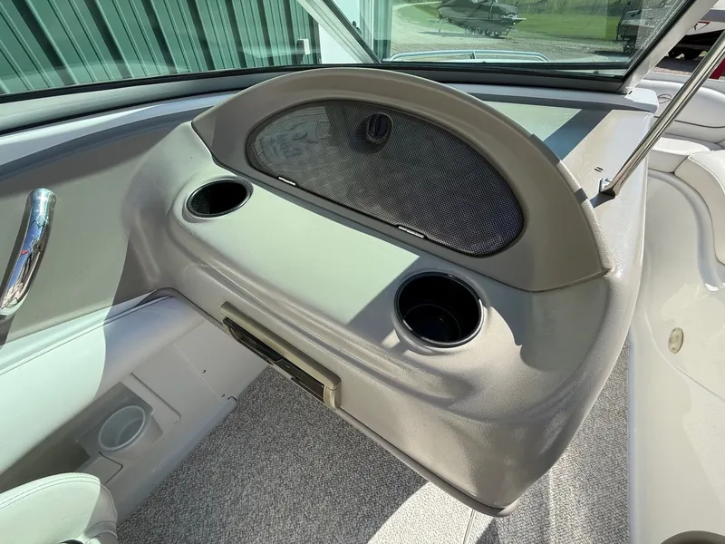 Slide: The Image of Crownline Boats 216 LS 2005 - 19