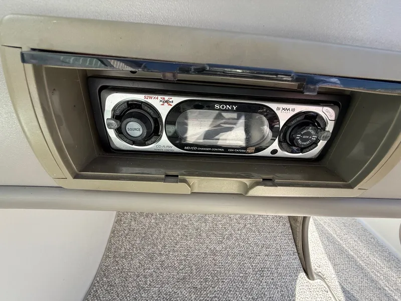 Slide: The Image of Crownline Boats 216 LS 2005 - 20