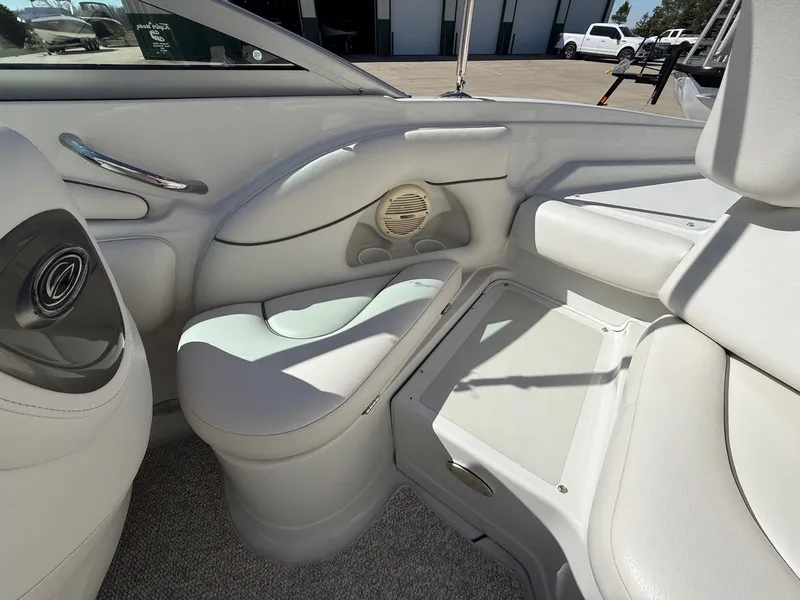 Slide: The Image of Crownline Boats 216 LS 2005 - 23