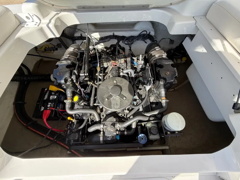 Slide: The Image of Crownline Boats 216 LS 2005 - 24