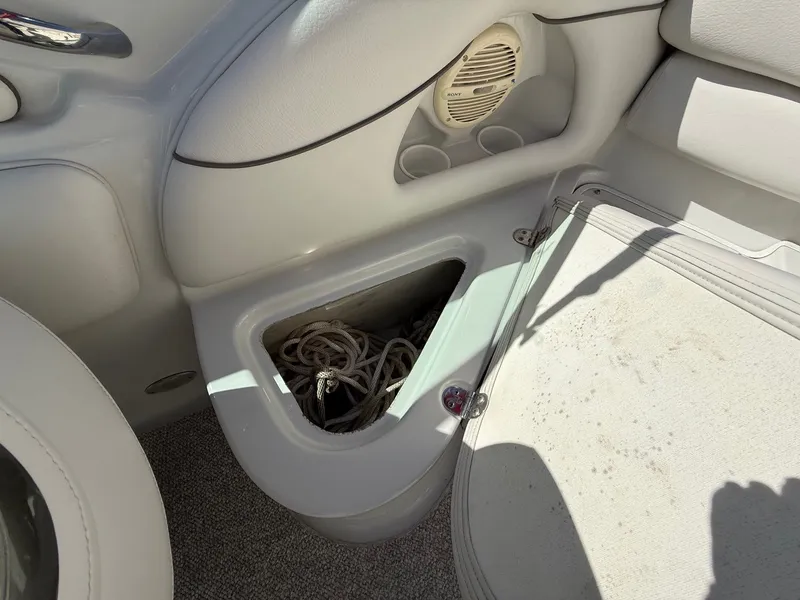 Slide: The Image of Crownline Boats 216 LS 2005 - 28