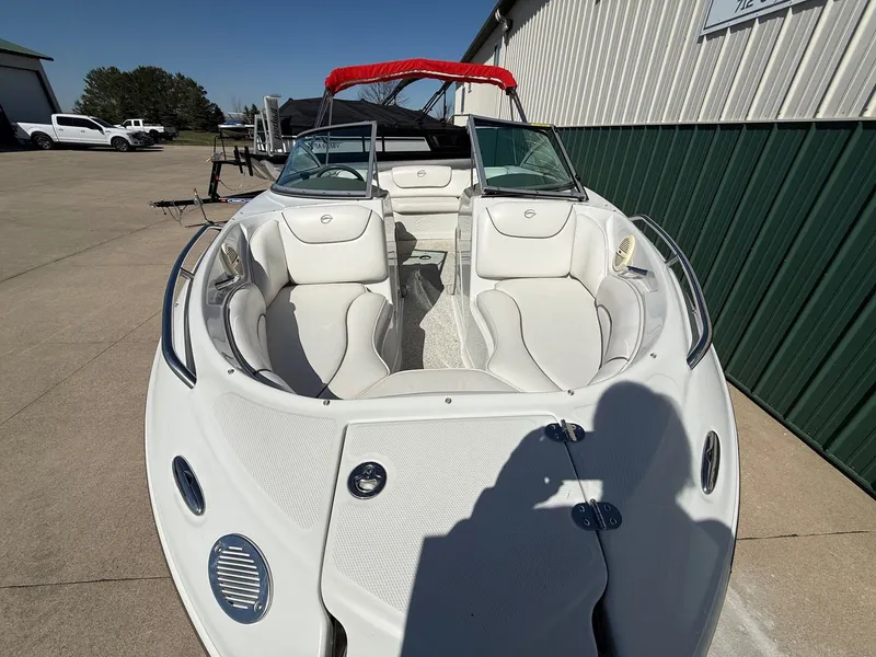 Slide: The Image of Crownline Boats 216 LS 2005 - 3