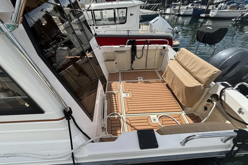 Slide: The Image of Ranger Tugs R-23 - Cockpit - 10