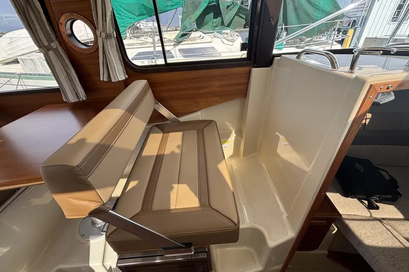 Slide: The Image of Ranger Tugs R-23 - Companion Seating - 9