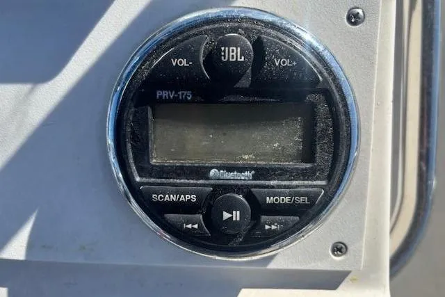 Slide: The Image of JBL PRV-175 radio on 2015 Carolina Skiff 198 DLV. - 17