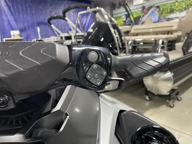 Slide: The Image of Sea-Doo GTX 2024 - 10