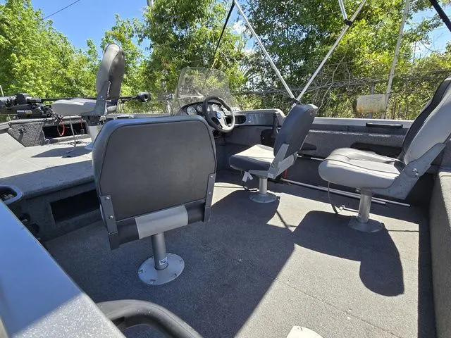 Slide: The Image of Crestliner 1650 Fish Hawk 2016 - 11